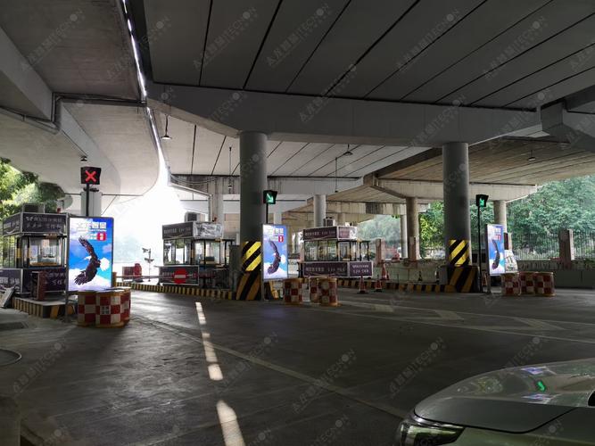 广告机价格参差不齐的背后 多维度解析市场差异